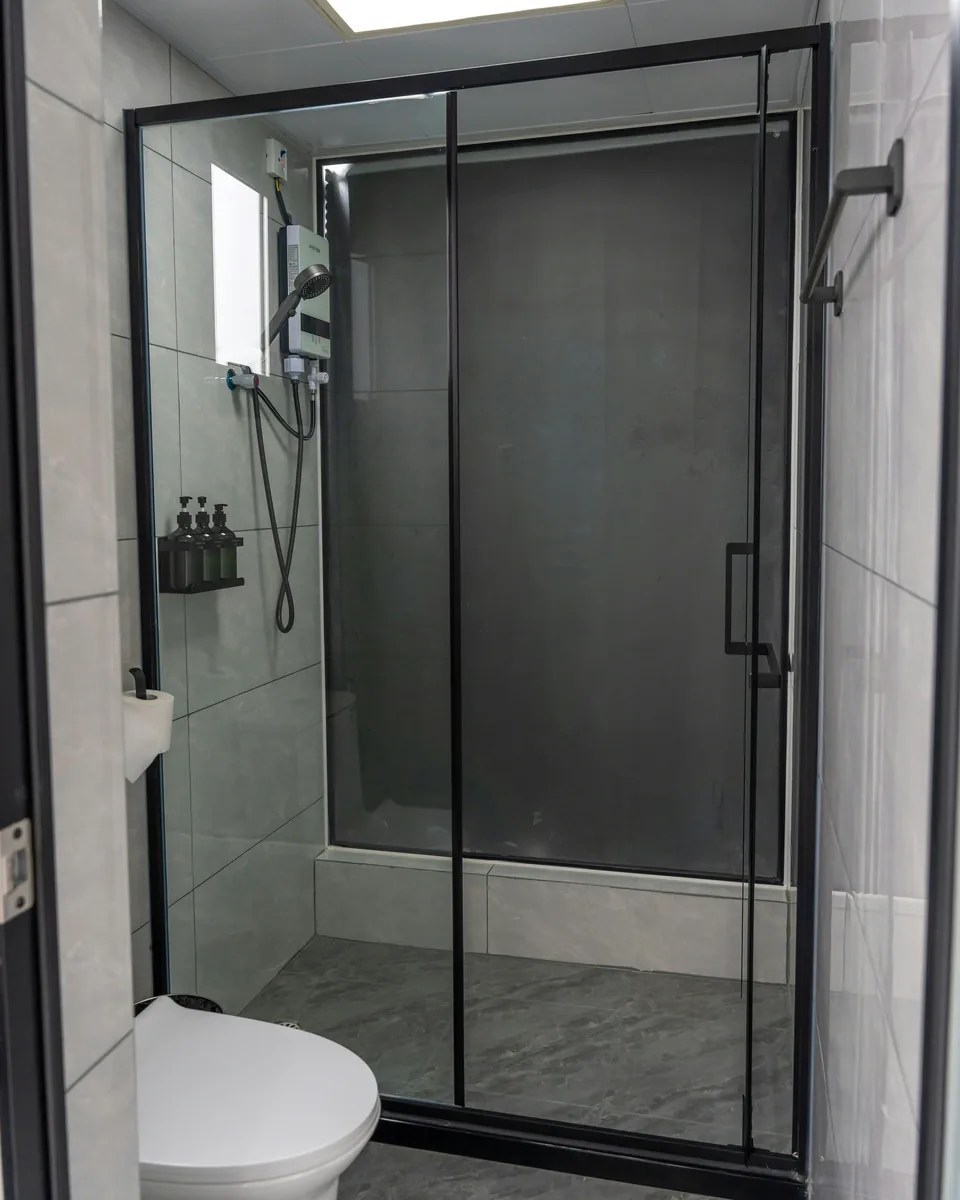 Referència de bany compacte renovat
