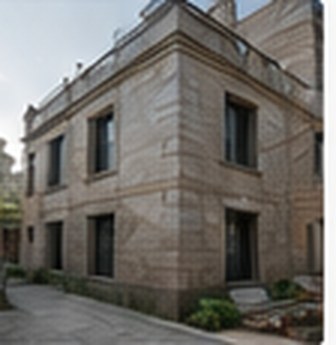 Fachada de vivienda existente de escala tradicional