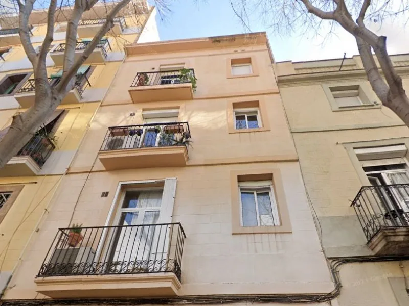 Fachada residencial urbana de Barcelona