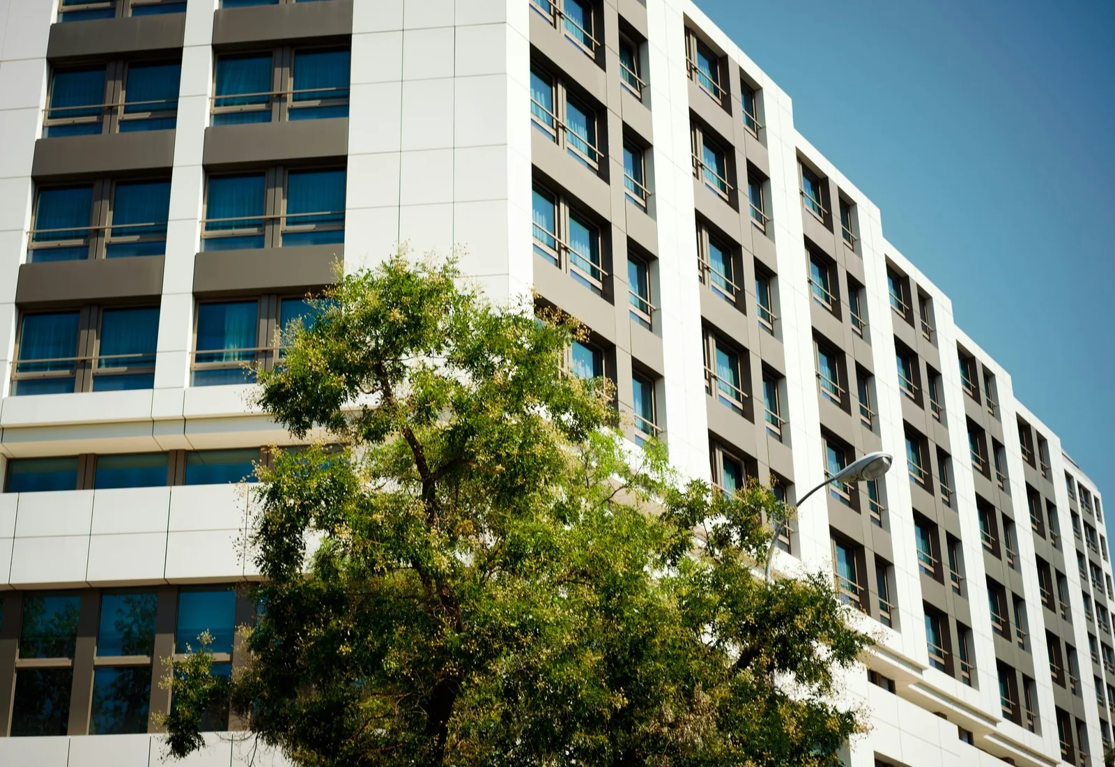 Referencia de fachada residencial moderna